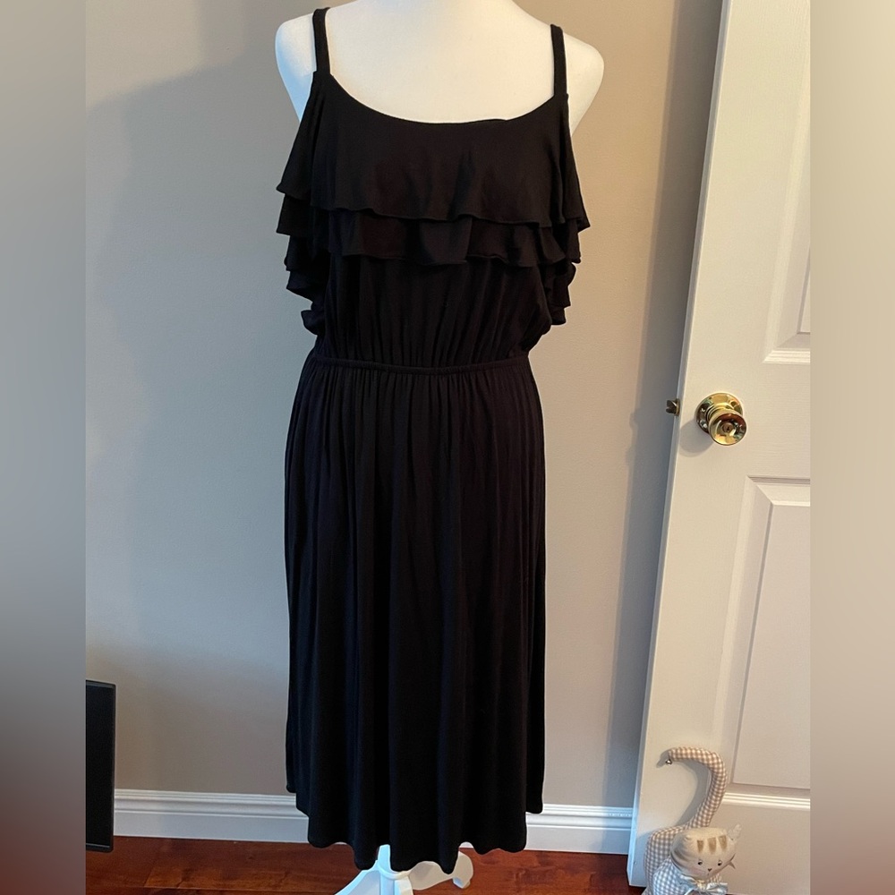 LOFT black rayon dress. Perfect for wedding season!